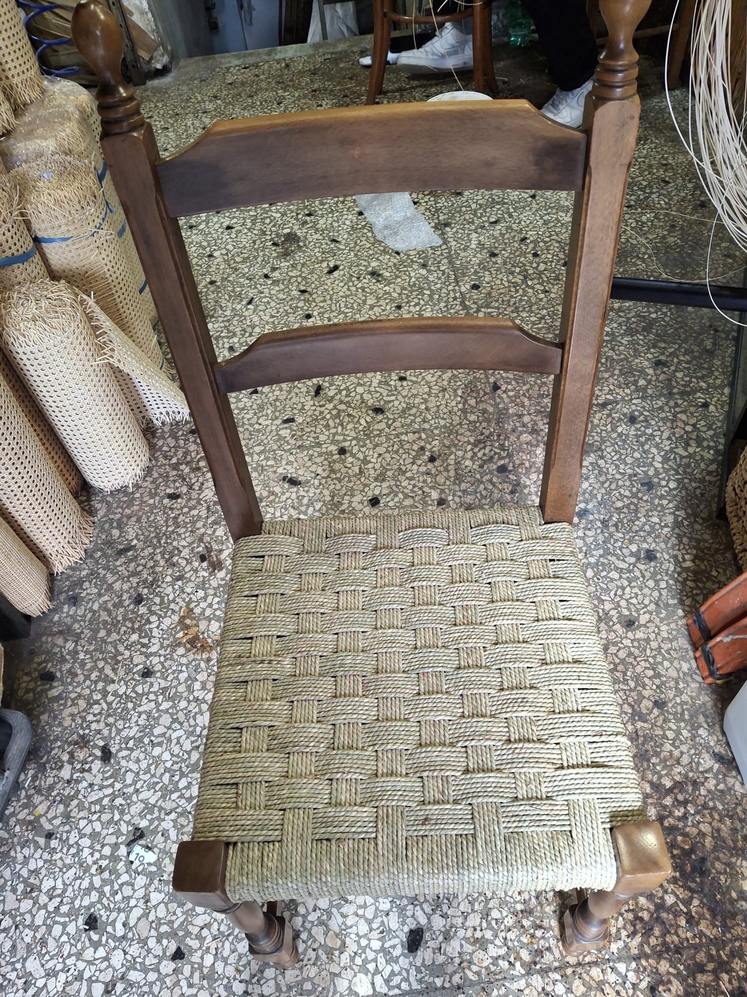 Sedie impagliatura cordoncino e cordino a scacchi dall'altro